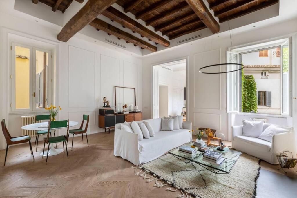 Casa Luce, A Burghesius Home Rom